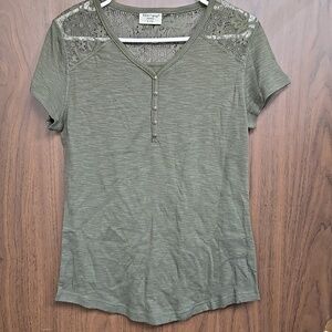 Bleu Gray Size L Olive Green Floral Lace V-Neck T-Shirt